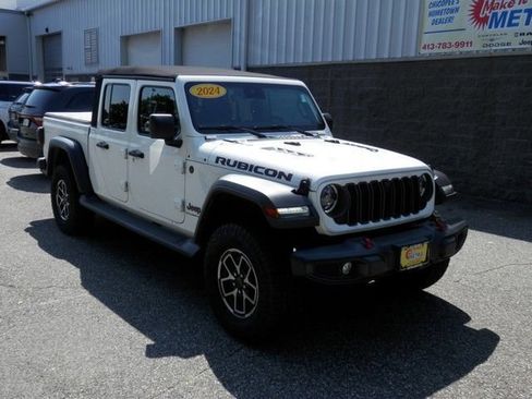 Used 2024 Jeep Gladiator Rubicon w/ Technology Group AWD/4WD image 2