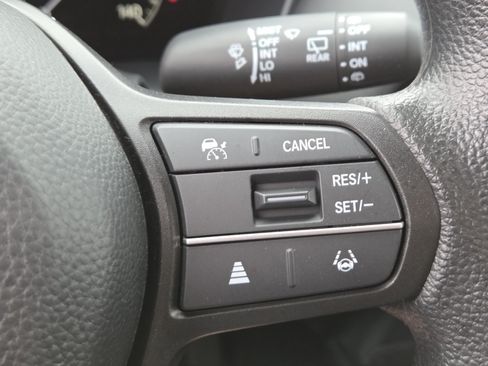 Used 2024 Honda HR-V LX image 9