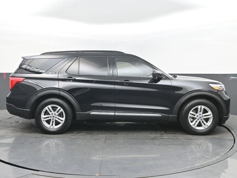 Used 2020 Ford Explorer XLT w/ Class III Trailer Tow Package image 10