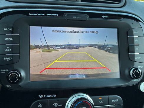Used 2018 Kia Soul + FWD image 11