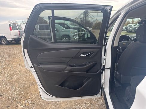 Used 2021 Chevrolet Traverse LT image 20
