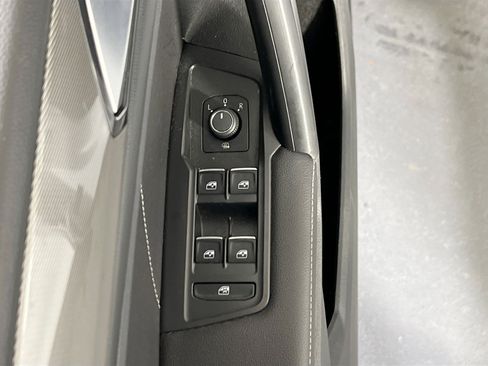 Used 2022 Volkswagen Tiguan SE image 17