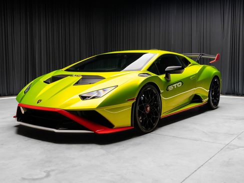 Used 2021 Lamborghini Huracan STO RWD image 28