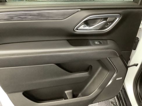 Used 2023 GMC Yukon XL SLT image 5