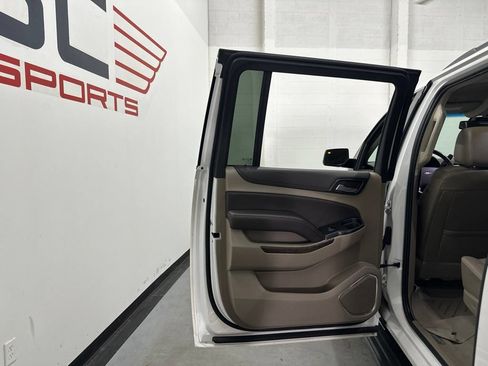 Used 2020 Chevrolet Suburban LT w/ Luxury Package RWD image 56