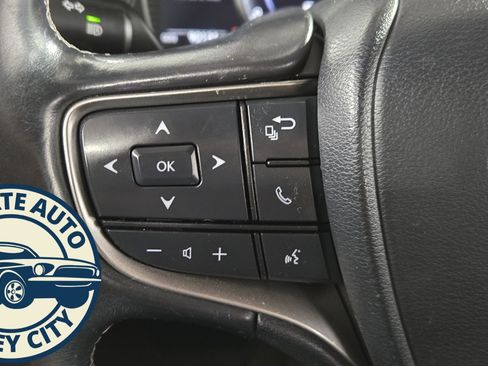 Used 2021 Lexus UX 200 image 11