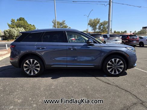 Used 2022 Lincoln Corsair Reserve w/ Rear Removable Package Tray FWD image 4