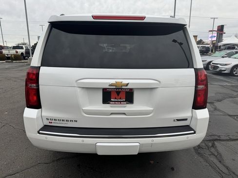 Used 2017 Chevrolet Suburban Premier image 4
