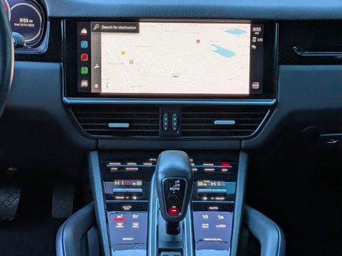 Used 2023 Porsche Cayenne Platinum Edition image 10