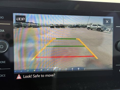 Used 2025 Volkswagen Taos SE image 10