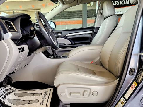 Used 2019 Toyota Highlander XLE image 35