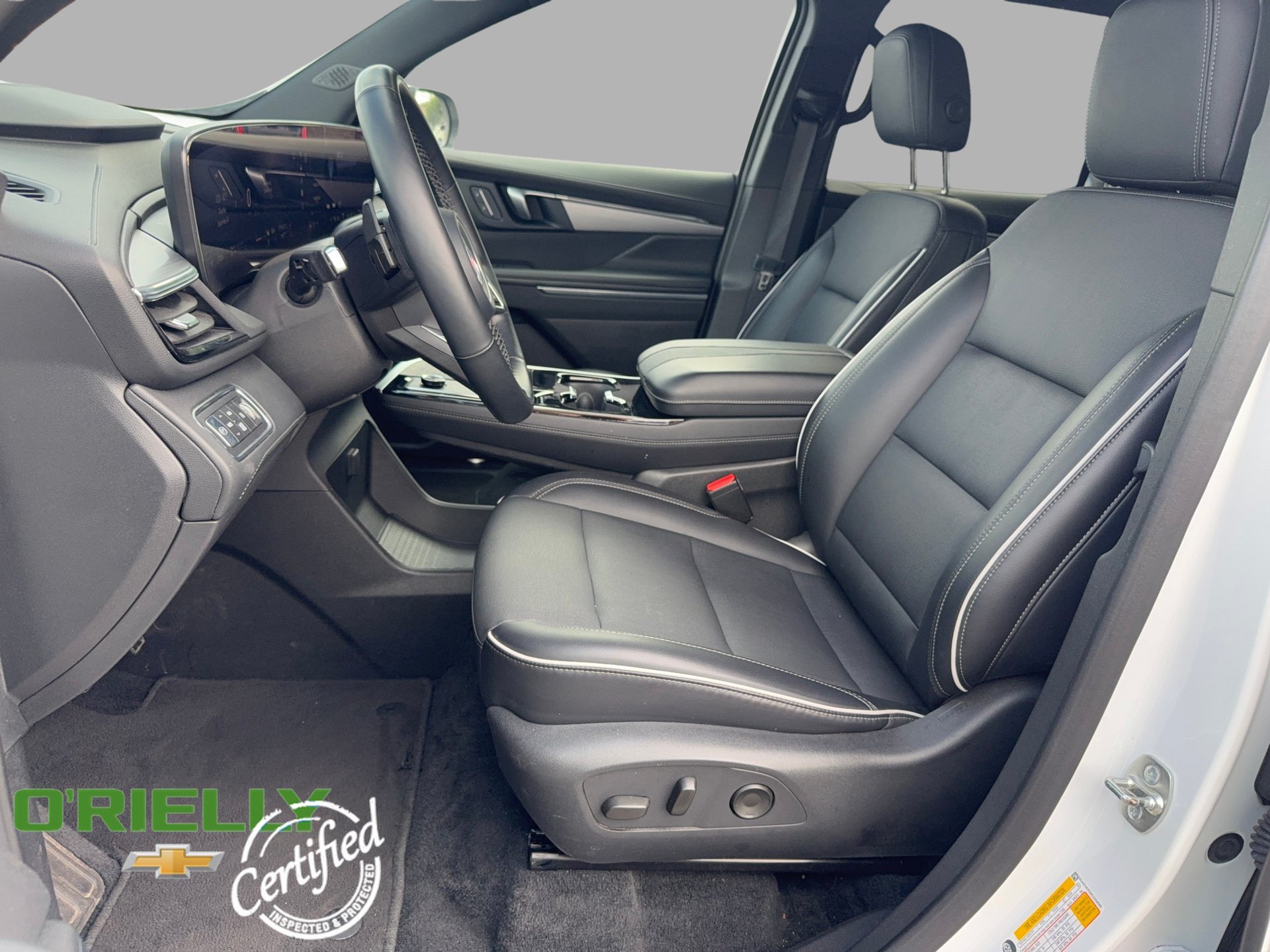 Used 2025 Buick Enclave Preferred AWD/4WD image 11