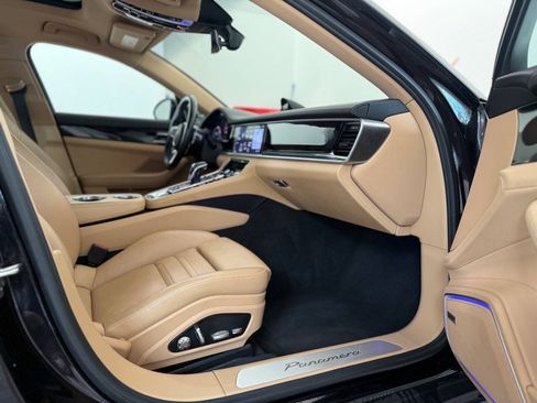 Used 2019 Porsche Panamera RWD image 16