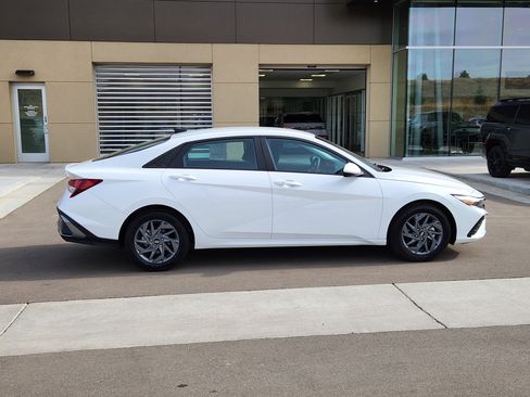 Certified 2024 Hyundai Elantra SEL image 4