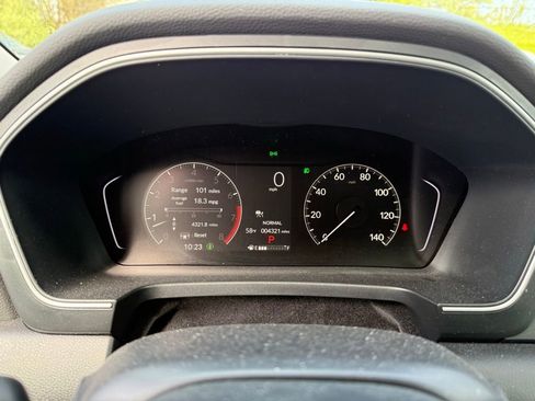 Used 2025 Honda Pilot Touring image 11