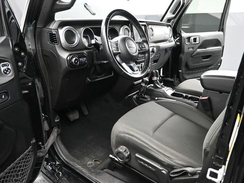 Used 2018 Jeep Wrangler Unlimited Sahara image 10