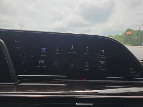 Used 2021 Cadillac Escalade Premium Luxury w/ Performance Package AWD/4WD image 30