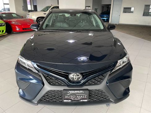 Used 2020 Toyota Camry SE image 2