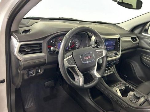 Certified 2023 GMC Acadia SLT w/ Preferred Package image 13