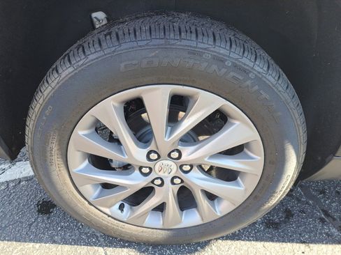 Used 2025 Buick Enclave Preferred image 17