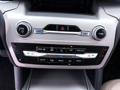 Used 2023 Ford Explorer XLT w/ Equipment Group 202A AWD/4WD image 26