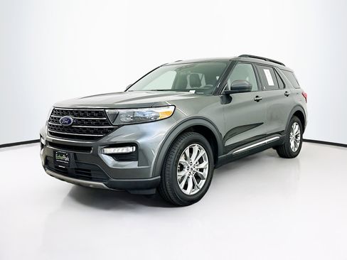 Used 2020 Ford Explorer XLT w/ Equipment Group 202A image 3