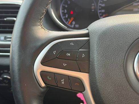 Used 2018 Jeep Grand Cherokee Limited AWD/4WD image 16