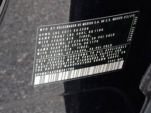 Used 2024 Volkswagen Tiguan SE w/ Panoramic Sunroof Package image 29