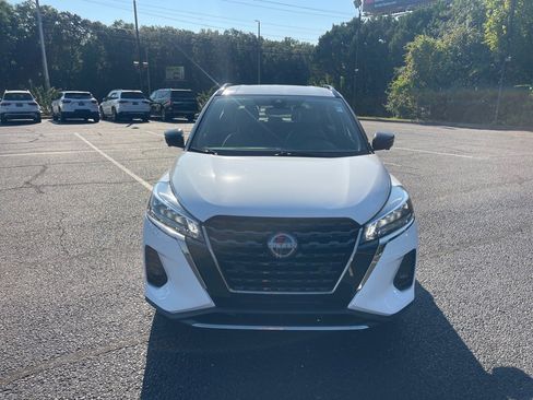 Used 2024 Nissan Kicks SR w/ SR Premium Package image 2