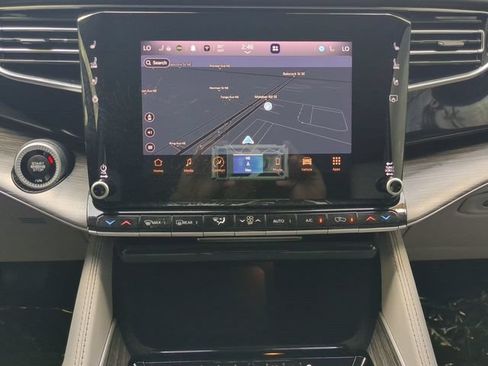 Used 2023 Jeep Wagoneer L Series II w/ Premium Group I AWD/4WD image 20