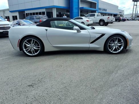 Used 2019 Chevrolet Corvette Stingray Convertible w/ 3LT RWD image 2