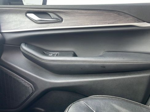 Used 2023 Jeep Grand Cherokee Limited w/ Black Appearance Package image 21