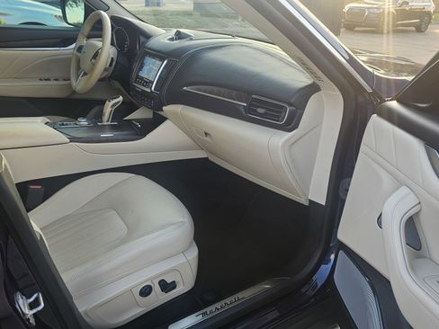 Used 2019 Maserati Levante GranLusso image 37