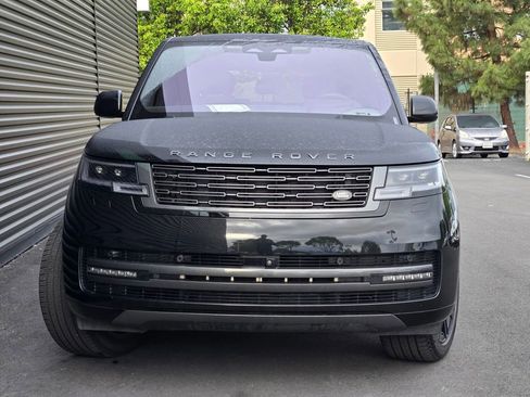Used 2023 Land Rover Range Rover SE AWD/4WD image 2