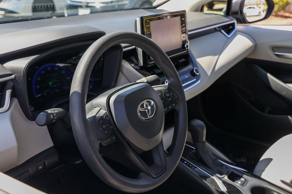 Used 2020 Toyota Corolla LE FWD image 15