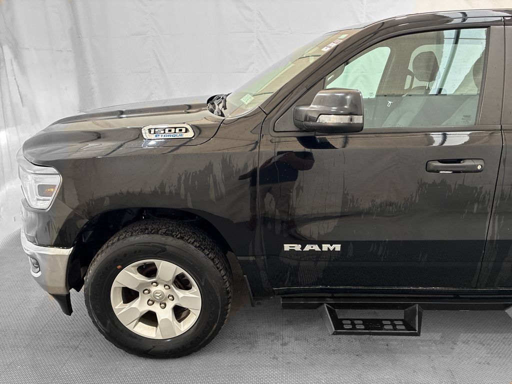 Used 2023 RAM 1500 Big Horn AWD/4WD image 3