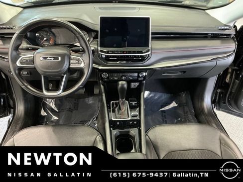 Used 2022 Jeep Compass Trailhawk w/ Trailhawk Convenience Group AWD/4WD image 10