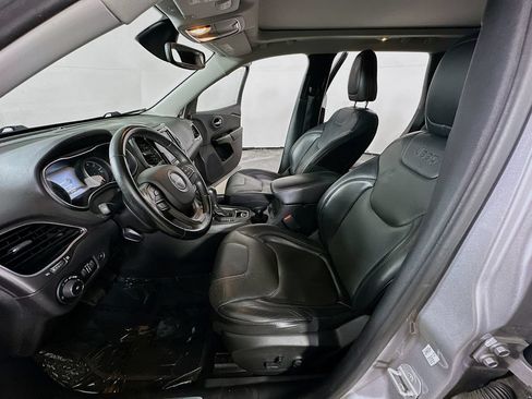 Used 2019 Jeep Cherokee Limited FWD image 14
