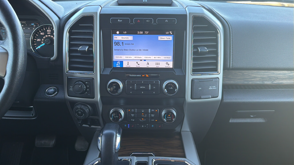 Used 2019 Ford F150 Lariat w/ Equipment Group 502A Luxury AWD/4WD image 7