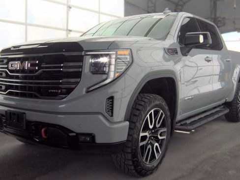 Used 2025 GMC Sierra 1500 AT4 w/ AT4 Premium Package AWD/4WD image 4