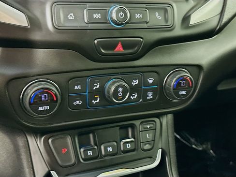 Used 2021 GMC Terrain SLE w/ Driver Convenience Package image 22