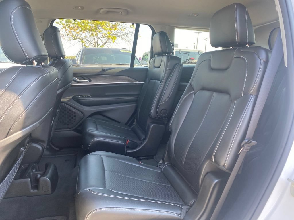 Used 2023 Jeep Grand Cherokee L Limited w/ Luxury Tech Group II AWD/4WD image 26