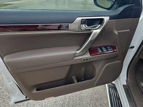 Used 2018 Lexus GX 460 image 11