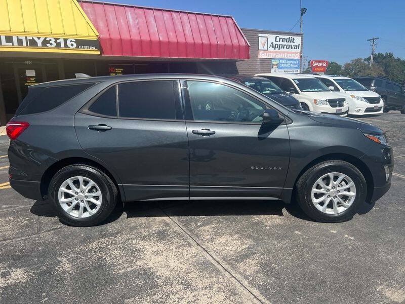 Used 2018 Chevrolet Equinox LS AWD/4WD image 2