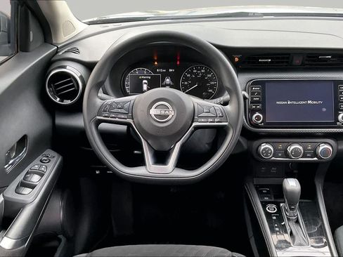 Used 2024 Nissan Kicks SV FWD image 5