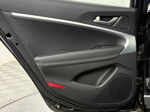 Used 2025 Genesis G70 2.5T image 33