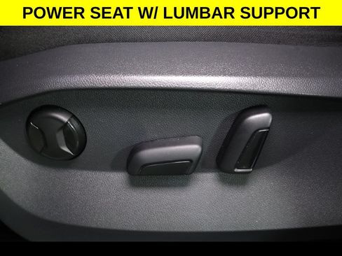 Used 2023 Volkswagen Tiguan SE w/ Panoramic Sunroof Package FWD image 7