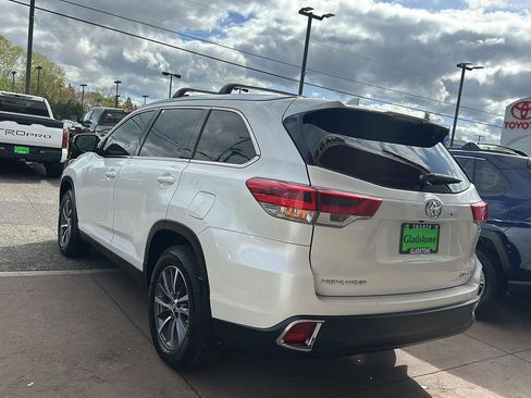 Used 2019 Toyota Highlander XLE image 3