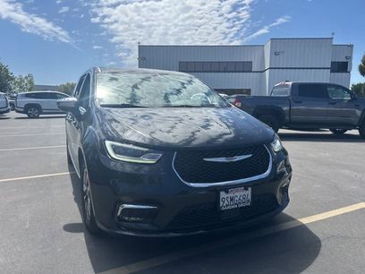 Used 2023 Chrysler Pacifica Limited