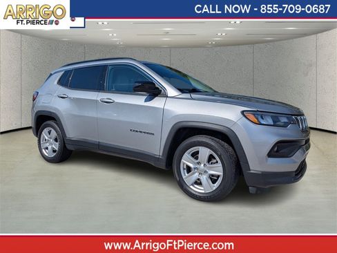 Used 2022 Jeep Compass Latitude image 1